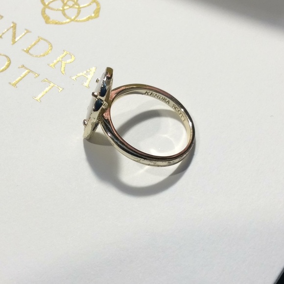 Kendra Scott jewelry ring arrow Gold white nwot 7 - Picture 2 of 4